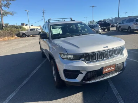 Another view of 2022 Jeep Grand Cherokee Laredo for sale in Macon, GA at ALM CDJR Macon