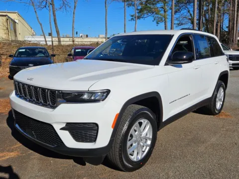Another view of 2025 Jeep Grand Cherokee Laredo for sale in Macon, GA at ALM CDJR Macon
