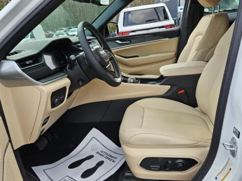 More photos of 2026 Jeep Grand Cherokee Limited at ALM CDJR Macon, GA