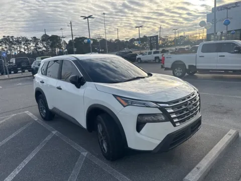 Another view of 2024 Nissan Rogue S for sale in Macon, GA at ALM CDJR Macon