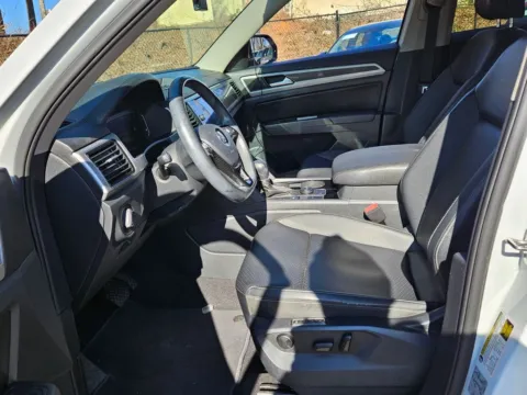 More photos of 2019 Volkswagen Atlas SEL at ALM CDJR Macon, GA