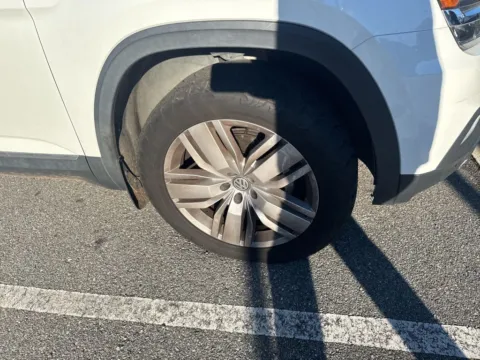 More photos of 2019 Volkswagen Atlas SEL at ALM CDJR Macon, GA