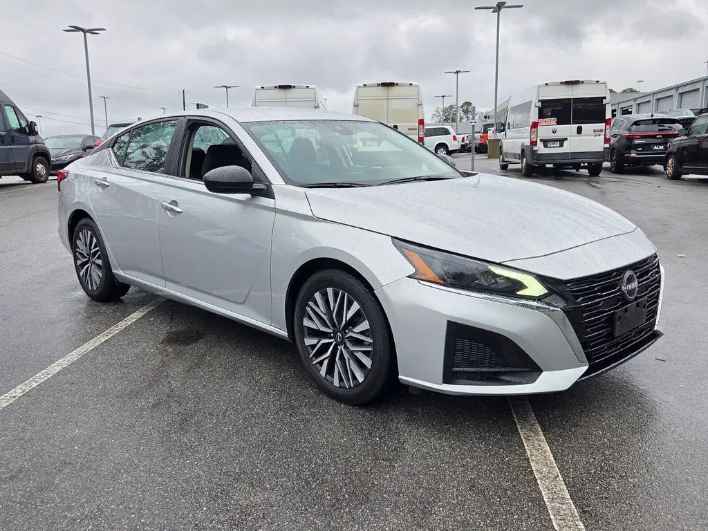 2024 Nissan Altima SV