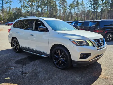 White 2017 Nissan Pathfinder Platinum for sale in Macon, GA