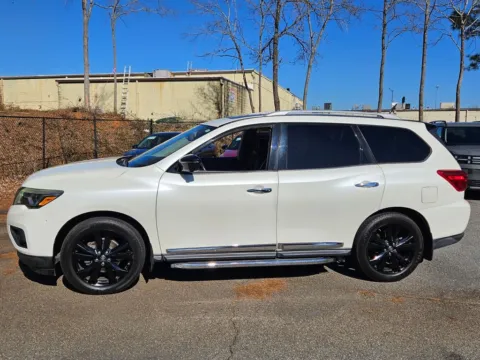 More photos of 2017 Nissan Pathfinder Platinum at ALM CDJR Macon, GA