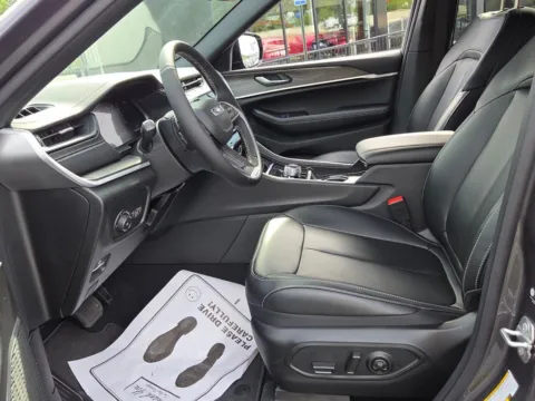 More photos of 2026 Jeep Grand Cherokee Limited at ALM CDJR Macon, GA