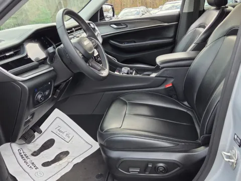 More photos of 2024 Jeep Grand Cherokee 4xe at ALM CDJR Macon, GA