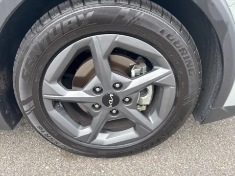 More photos of 2025 Kia K4 LXS at ALM CDJR Macon, GA