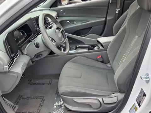More photos of 2025 Hyundai Elantra SEL Sport at ALM CDJR Macon, GA