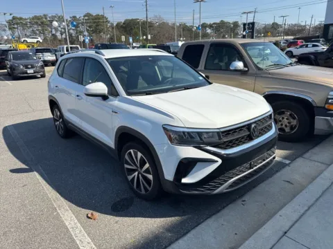 Another view of 2024 Volkswagen Taos 1.5T SE for sale in Macon, GA at ALM CDJR Macon