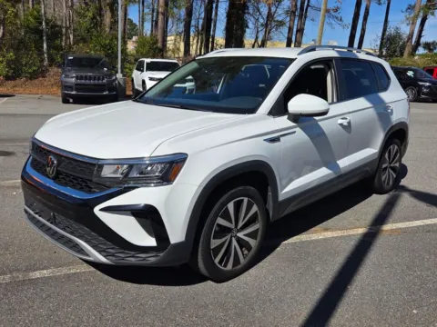 Another view of 2024 Volkswagen Taos 1.5T SE for sale in Macon, GA at ALM CDJR Macon