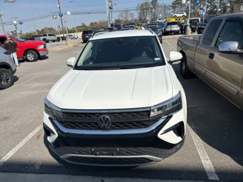 Photos of 2024 Volkswagen Taos 1.5T SE for sale in Macon, GA at ALM CDJR Macon