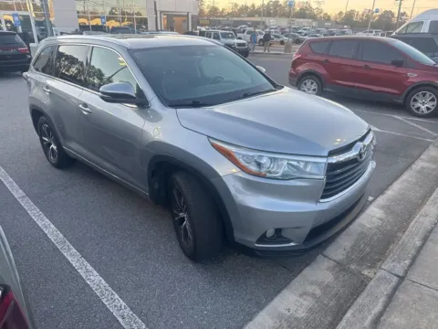 Another view of 2016 Toyota Highlander XLE V6 for sale in Macon, GA at ALM CDJR Macon