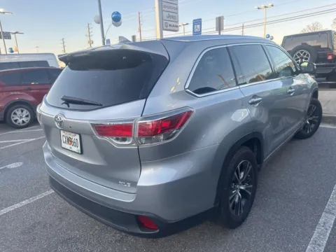 More photos of 2016 Toyota Highlander XLE V6 at ALM CDJR Macon, GA