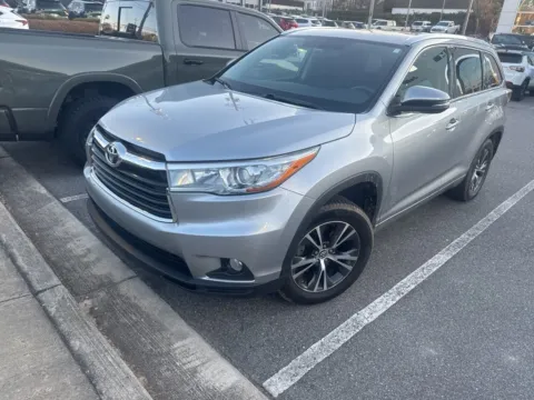 Silver 2016 Toyota Highlander XLE V6 for sale in Macon, GA