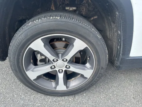 Another view of 2023 Jeep Grand Cherokee L Limited for sale in Macon, GA at ALM CDJR Macon