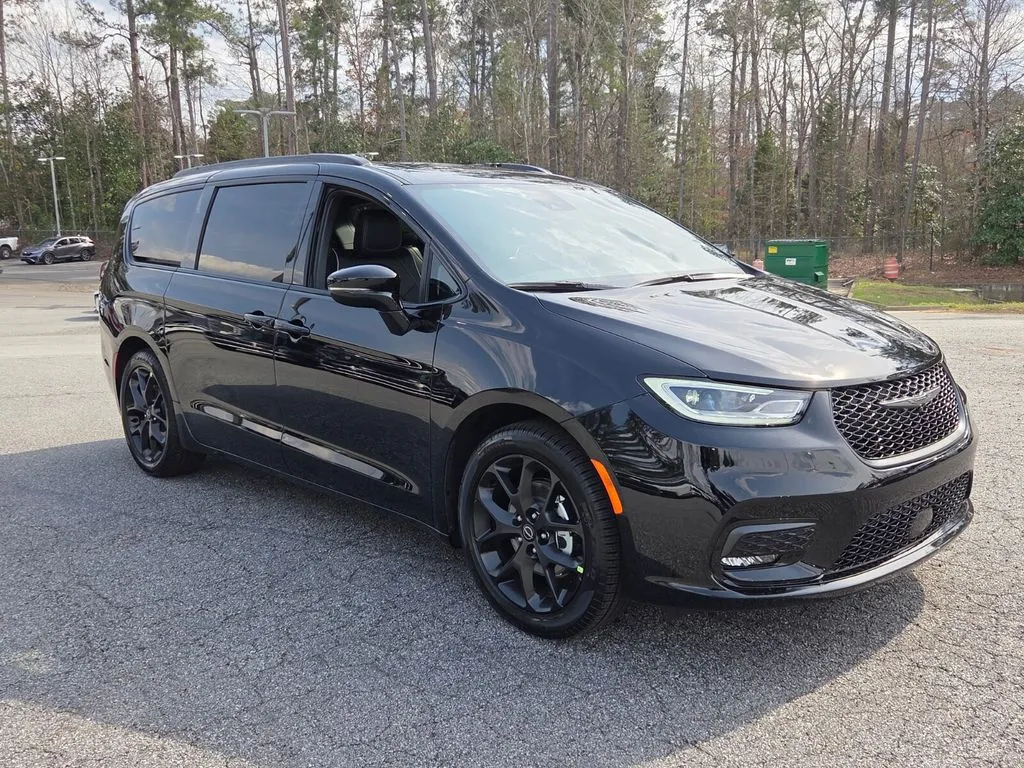 Black 2026 Chrysler Pacifica Limited for sale in Macon, GA