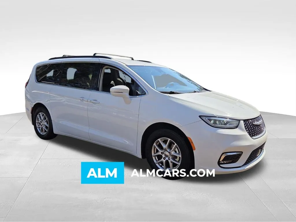2022 Chrysler Pacifica Touring L's photo