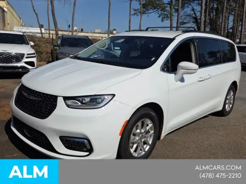 More photos of 2022 Chrysler Pacifica Touring L at ALM CDJR Macon, GA