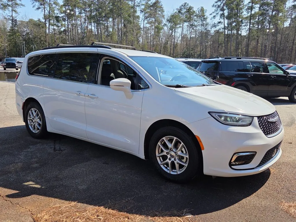 White 2022 Chrysler Pacifica Touring L for sale in Macon, GA