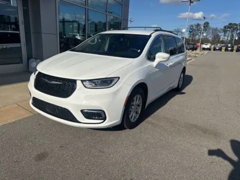 White 2022 Chrysler Pacifica Touring L for sale in Macon, GA