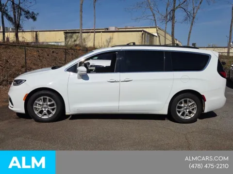 More photos of 2022 Chrysler Pacifica Touring L at ALM CDJR Macon, GA