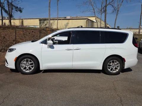 More photos of 2022 Chrysler Pacifica Touring L at ALM CDJR Macon, GA