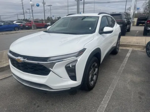 White 2025 Chevrolet Trax LT for sale in Macon, GA