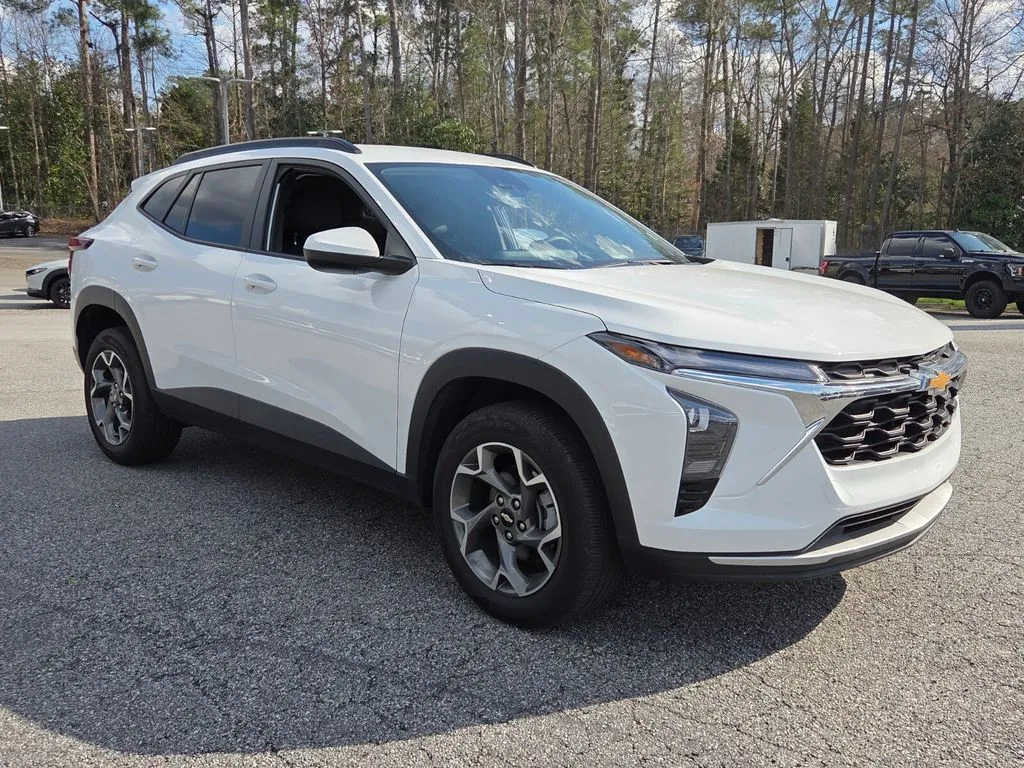 White 2025 Chevrolet Trax LT for sale in Macon, GA