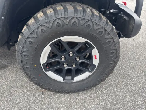 More photos of 2022 Jeep Wrangler Unlimited Rubicon at ALM CDJR Macon, GA