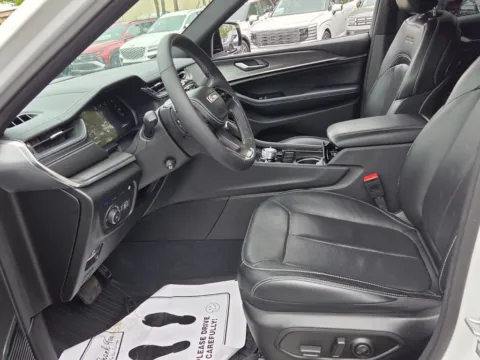 More photos of 2023 Jeep Grand Cherokee Overland 4xe at ALM CDJR Macon, GA