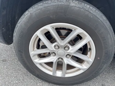 More photos of 2023 Jeep Grand Cherokee L Laredo at ALM CDJR Macon, GA