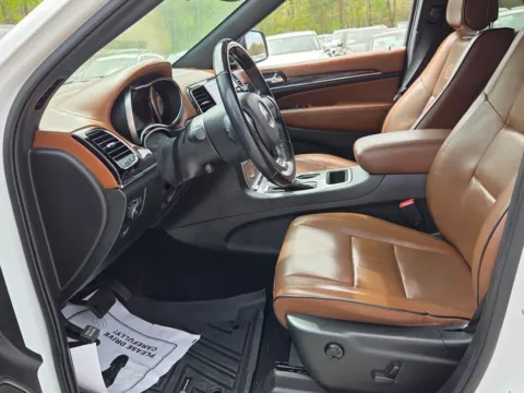 More photos of 2021 Jeep Grand Cherokee Overland at ALM CDJR Macon, GA