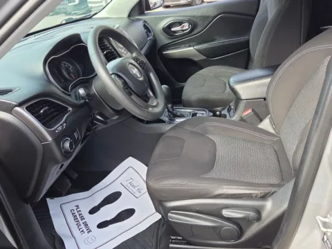 More photos of 2021 Jeep Cherokee Latitude at ALM CDJR Macon, GA