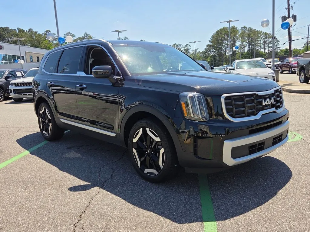 Black 2025 Kia Telluride S for sale in Macon, GA