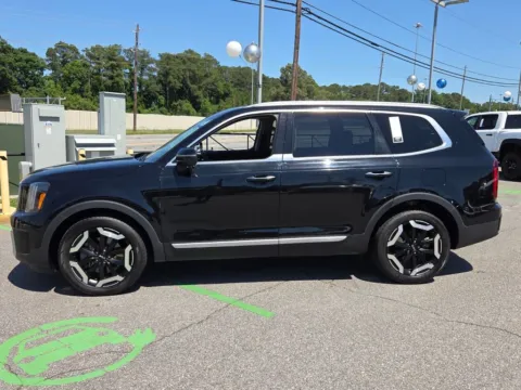 More photos of 2025 Kia Telluride S at ALM CDJR Macon, GA
