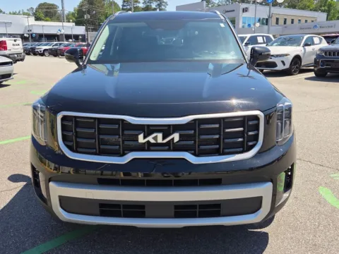 Photos of 2025 Kia Telluride S for sale in Macon, GA at ALM CDJR Macon