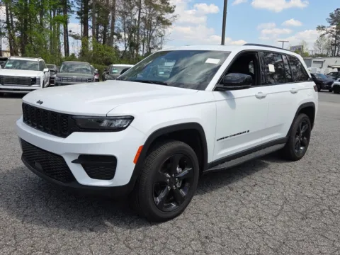 Another view of 2024 Jeep Grand Cherokee Altitude X for sale in Macon, GA at ALM CDJR Macon