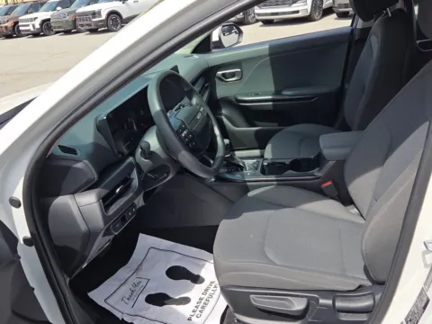 More photos of 2025 Kia K4 LXS at ALM CDJR Macon, GA