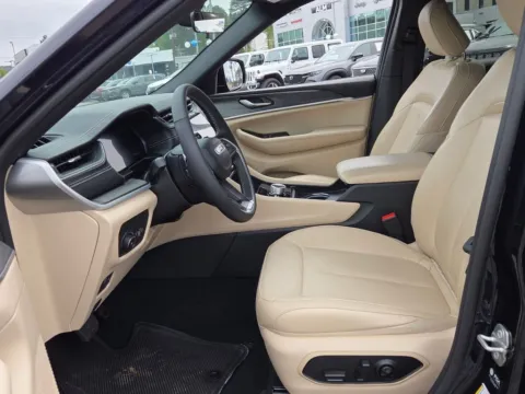 More photos of 2025 Jeep Grand Cherokee L Limited at ALM CDJR Macon, GA