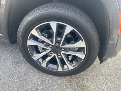 More photos of 2023 Jeep Grand Cherokee Overland 4xe at ALM CDJR Macon, GA