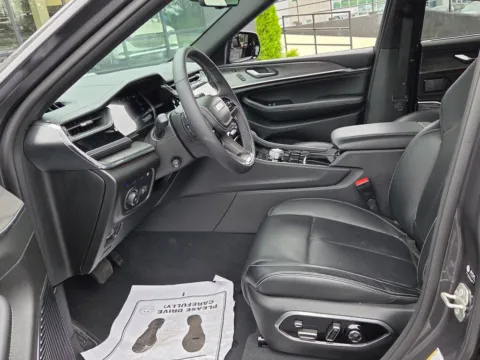 More photos of 2023 Jeep Grand Cherokee Overland 4xe at ALM CDJR Macon, GA