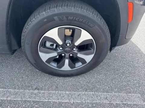 More photos of 2023 Jeep Grand Cherokee 4xe at ALM CDJR Macon, GA