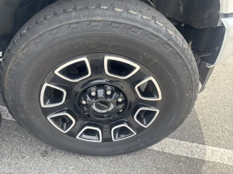 More photos of 2025 Ford F-250SD Platinum at ALM CDJR Macon, GA