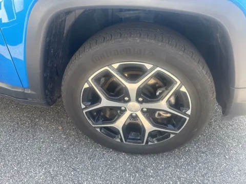 More photos of 2024 Jeep Compass Limited at ALM CDJR Macon, GA