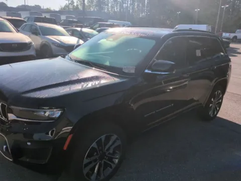 More photos of 2025 Jeep Grand Cherokee Overland at ALM CDJR Macon, GA