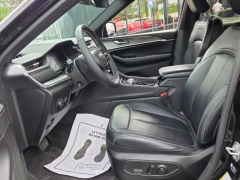 More photos of 2025 Jeep Grand Cherokee Overland at ALM CDJR Macon, GA