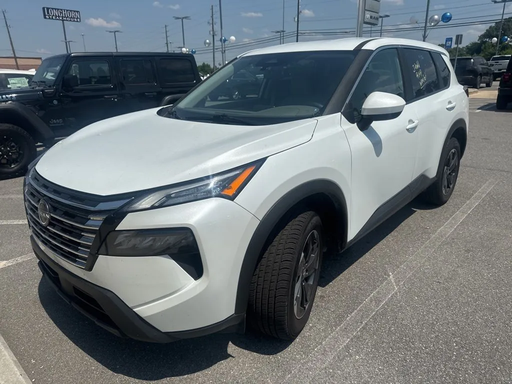 White 2025 Nissan Rogue SV for sale in Macon, GA