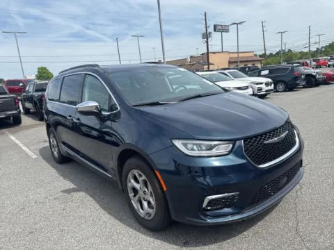 Another view of 2023 Chrysler Pacifica Limited for sale in Macon, GA at ALM CDJR Macon