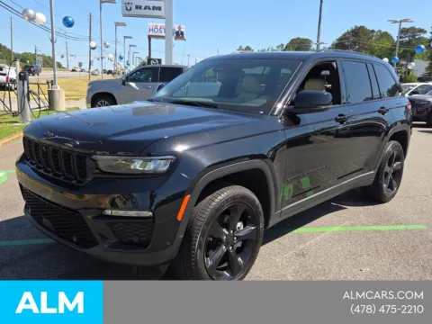 More photos of 2025 Jeep Grand Cherokee Limited at ALM CDJR Macon, GA